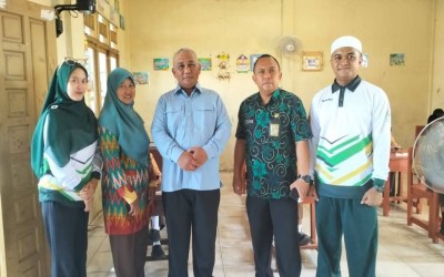 KEPALA KANKEMENAG KOTA PONTIANAK MONITORING UJIAN MADRASAH DI MI MAS'UDI PONTIANAK